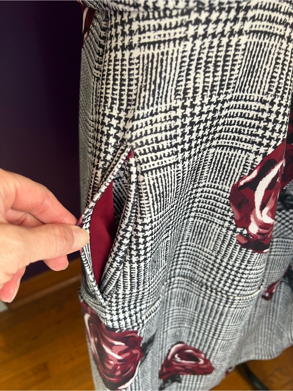 Roz & Ali Gray Plaid Plus Size Sleeveless Dress with Burgundy Rose Print - Picture 5 of 9